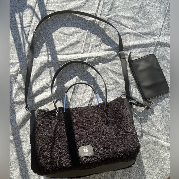 House of Harlow 1960 Black Sherpa Crossbody and shoulder Tote bag. - Picture 2 of 9